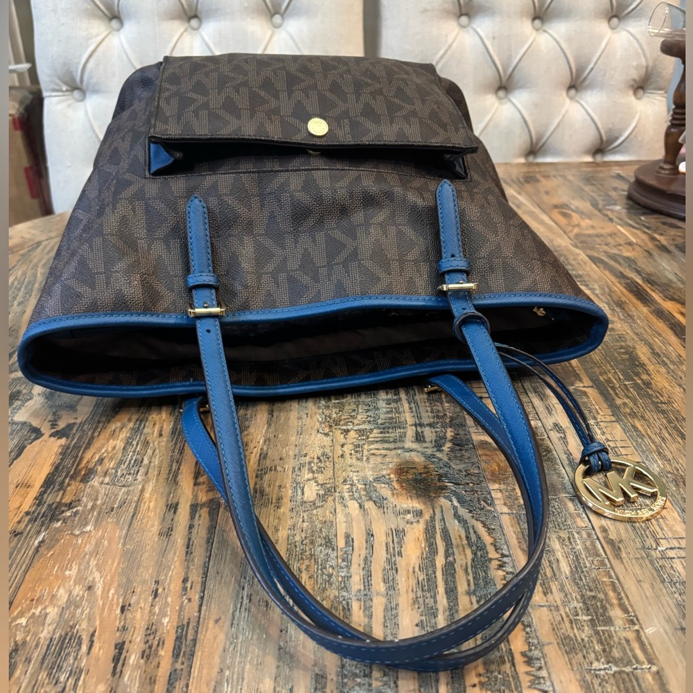 Michael Kors JET SET SIGNATURE SNAP TOTE - Picture 9 of 15